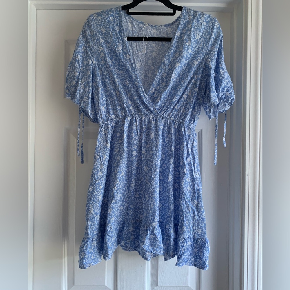 🌸Blue Floral Surplice Dress